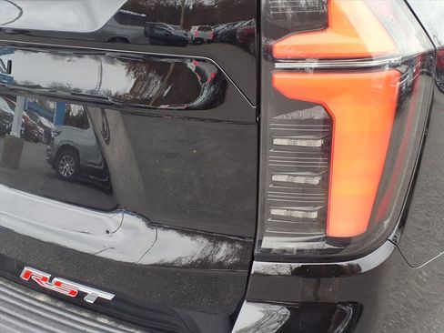 New 2026 Chevrolet Suburban RST image 8