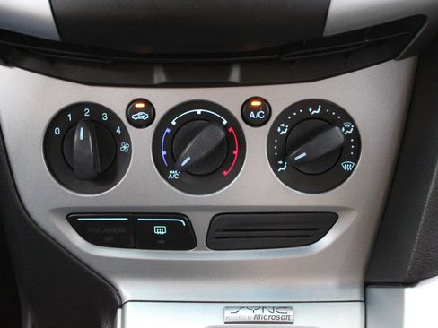 Used 2012 Ford Focus SE FWD image 19