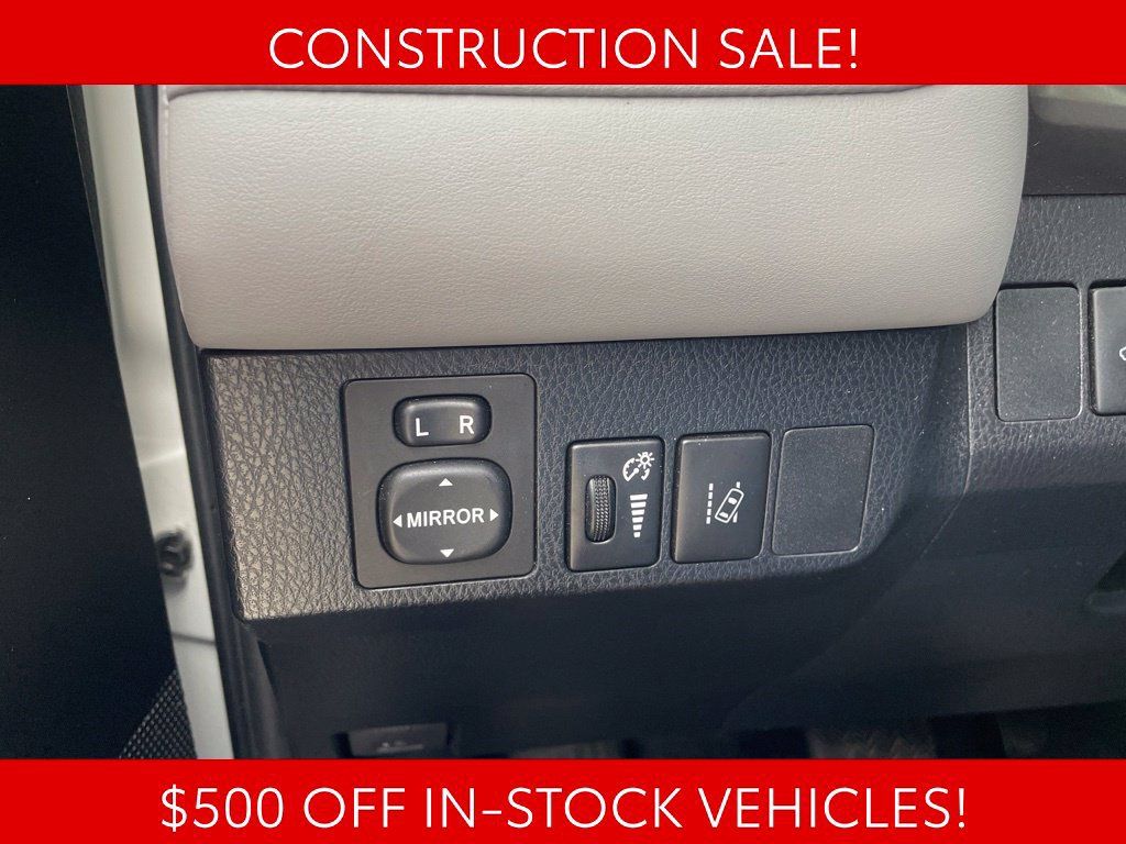 Used 2018 Toyota RAV4 Limited AWD/4WD image 28