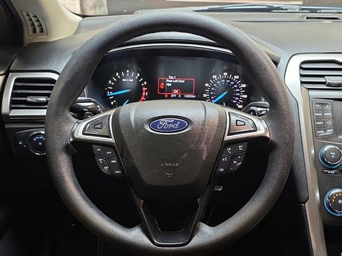 Used 2018 Ford Fusion SE image 16