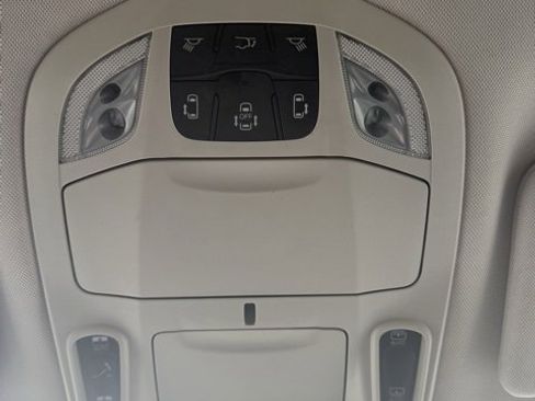 Used 2019 Chrysler Pacifica Limited image 29