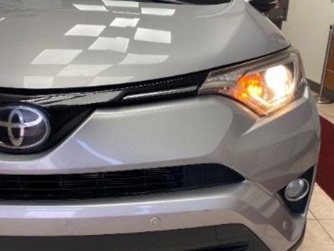 Used 2018 Toyota RAV4 XLE FWD image 10