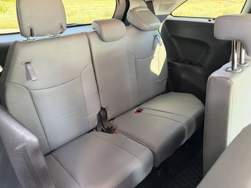 Used 2026 Toyota Sienna XLE FWD image 19