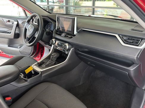 Used 2025 Toyota RAV4 XLE AWD/4WD image 16