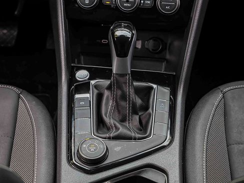 Used 2024 Volkswagen Taos SE image 14