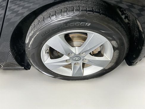 Used 2013 Hyundai Elantra GLS w/ Preferred Pkg image 11