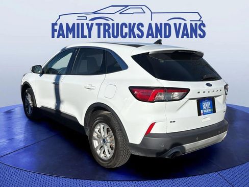 Used 2020 Ford Escape SE image 2
