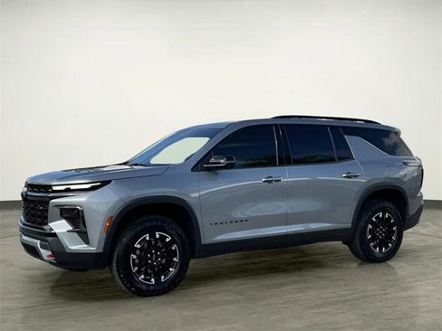 Used 2024 Chevrolet Traverse Z71 w/ Enhanced Driving Package image 2