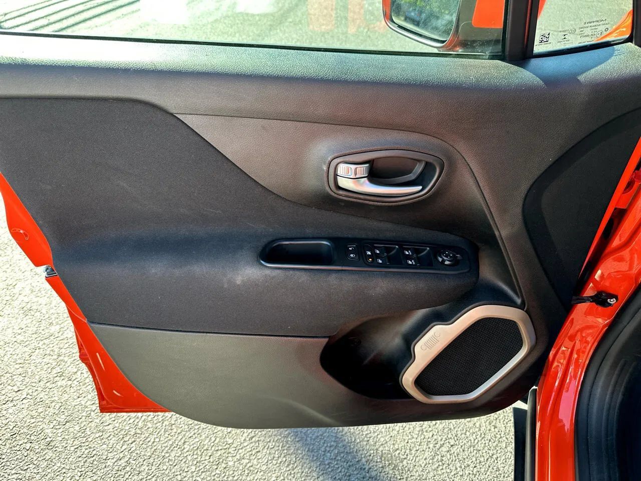 Used 2017 Jeep Renegade Latitude w/ Safety & Security Group AWD/4WD image 15