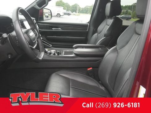 Used 2022 Jeep Wagoneer Series III w/ Premium Group I AWD/4WD image 35