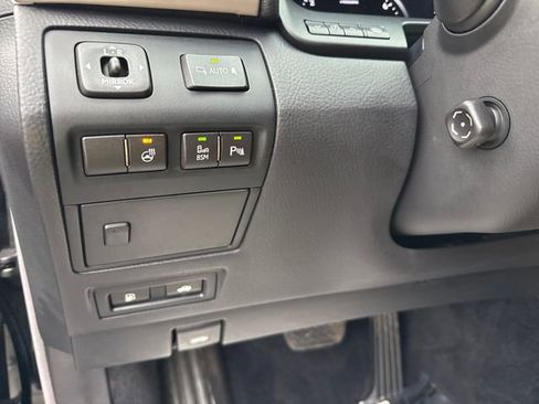 Used 2013 Lexus LS 460 AWD w/ Comfort Pkg image 34