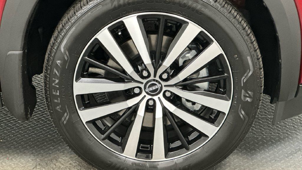 Certified 2024 Nissan Pathfinder Platinum AWD/4WD image 24