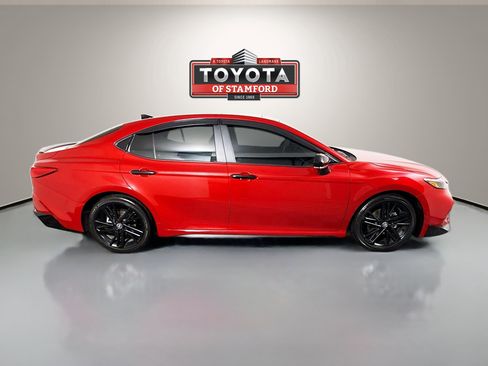 Used 2026 Toyota Camry Hybrid FWD image 8