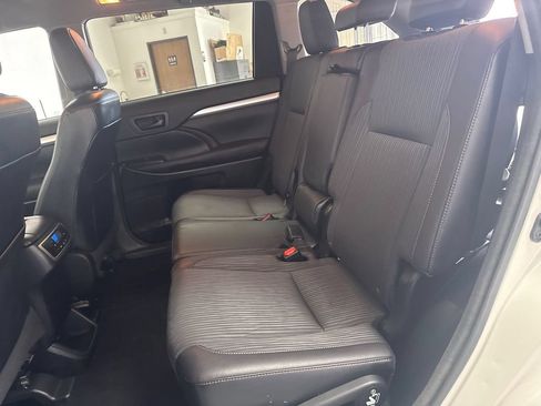 Used 2015 Toyota Highlander Plus AWD/4WD image 17
