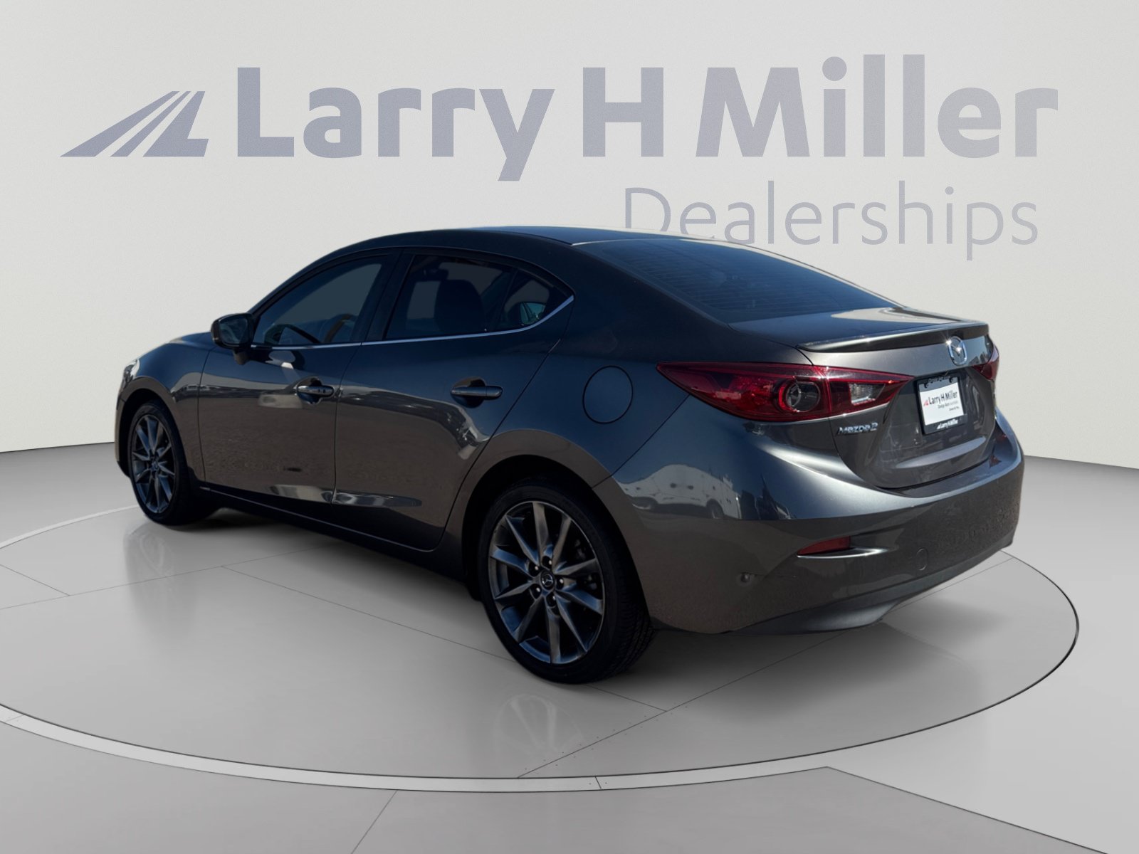 Used 2018 MAZDA MAZDA3 Touring FWD image 3