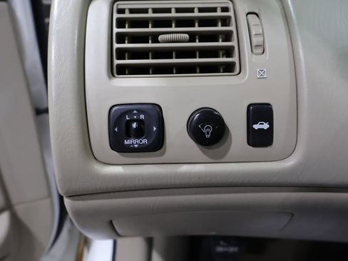 Used 2004 Toyota Avalon XLS image 30