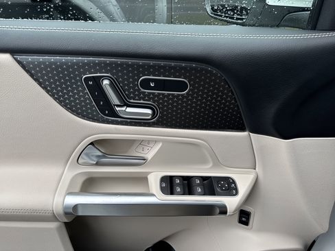 Certified 2025 Mercedes-Benz GLB 250 4MATIC image 14
