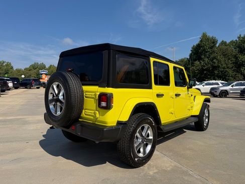 Used 2022 Jeep Wrangler Unlimited Sahara AWD/4WD image 5