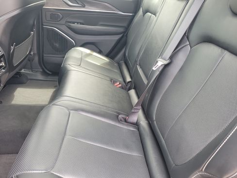 Used 2024 Jeep Grand Cherokee Overland w/ Luxury Tech Group IV AWD/4WD image 10