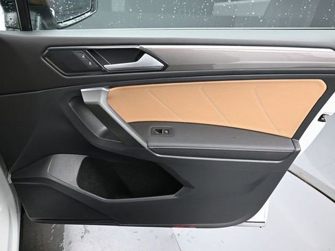 Used 2022 Volkswagen Tiguan SE R-Line image 37