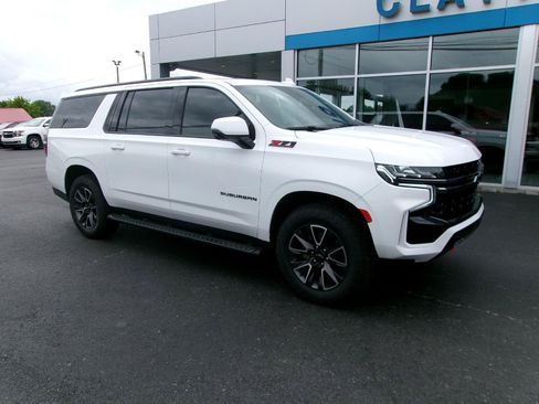 Used 2022 Chevrolet Suburban Z71 w/ Luxury Package AWD/4WD image 9