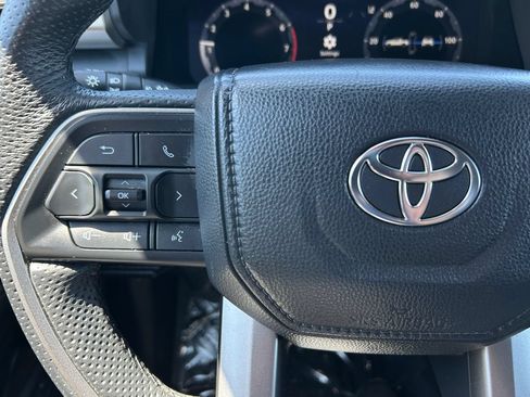 Used 2025 Toyota Tacoma TRD Sport AWD/4WD image 18