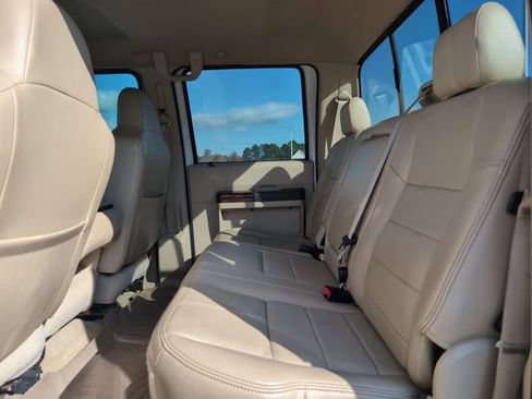 Used 2010 Ford F250 Lariat image 29