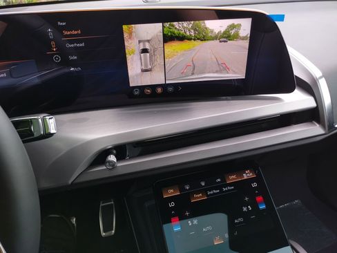 New 2026 Cadillac Vistiq Luxury image 16