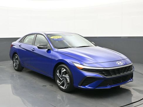 Certified 2025 Hyundai Elantra Sport image 1