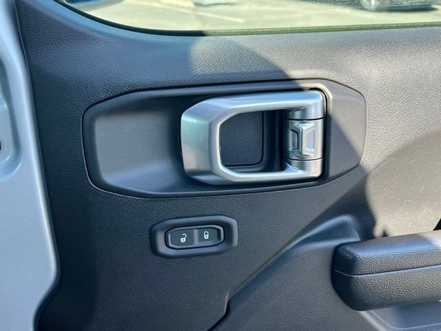 Used 2023 Jeep Wrangler Unlimited AWD/4WD image 17