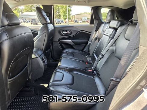 Used 2019 Jeep Cherokee Latitude Plus w/ Cold Weather Group AWD/4WD image 11