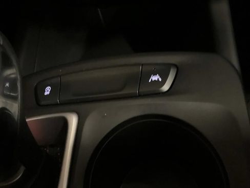 Used 2026 Chevrolet Trax RS FWD image 23