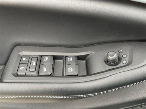 Used 2023 Jeep Grand Cherokee Limited image 29