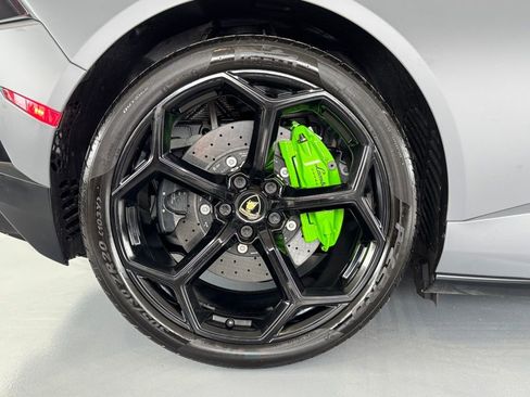 Used 2023 Lamborghini Huracan EVO image 25