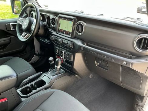 Used 2023 Jeep Wrangler Unlimited Rubicon 4xe w/ Cold Weather Group AWD/4WD image 18