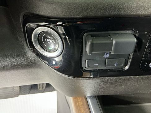 Used 2023 Chevrolet Silverado 1500 High Country w/ Technology Package AWD/4WD image 19
