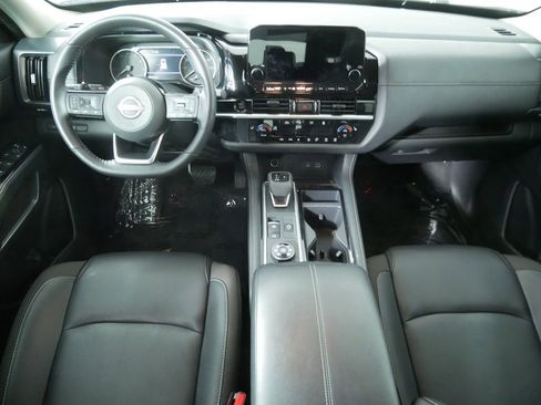 Used 2025 Nissan Pathfinder SL AWD/4WD image 19