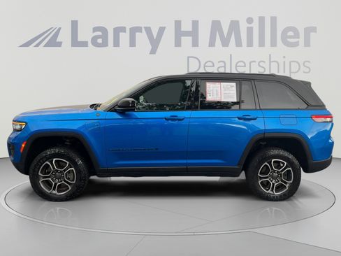 Used 2023 Jeep Grand Cherokee Trailhawk w/ Luxury Tech Group III AWD/4WD image 2