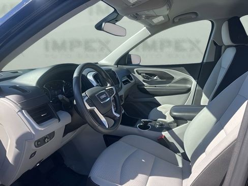 Used 2024 GMC Terrain SLE image 9
