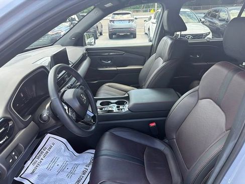 Used 2025 Honda Pilot Black Edition image 14