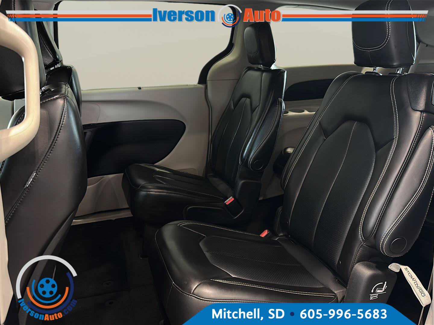 Used 2023 Chrysler Pacifica Touring-L FWD image 24