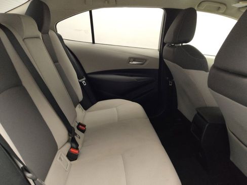 Used 2021 Toyota Corolla LE image 19