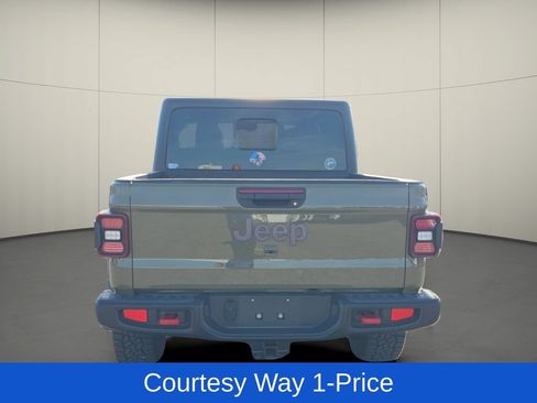 Used 2025 Jeep Gladiator Rubicon w/ Technology Group AWD/4WD image 8
