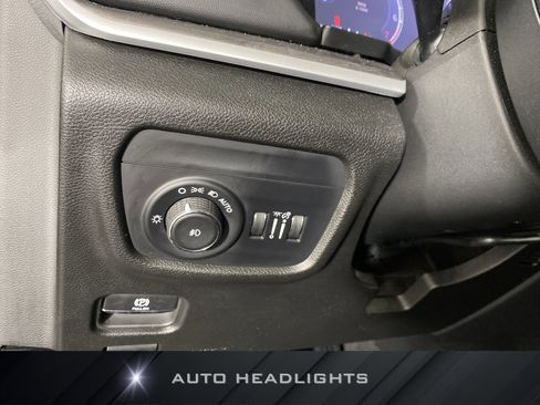 Used 2023 Jeep Grand Cherokee Limited image 26