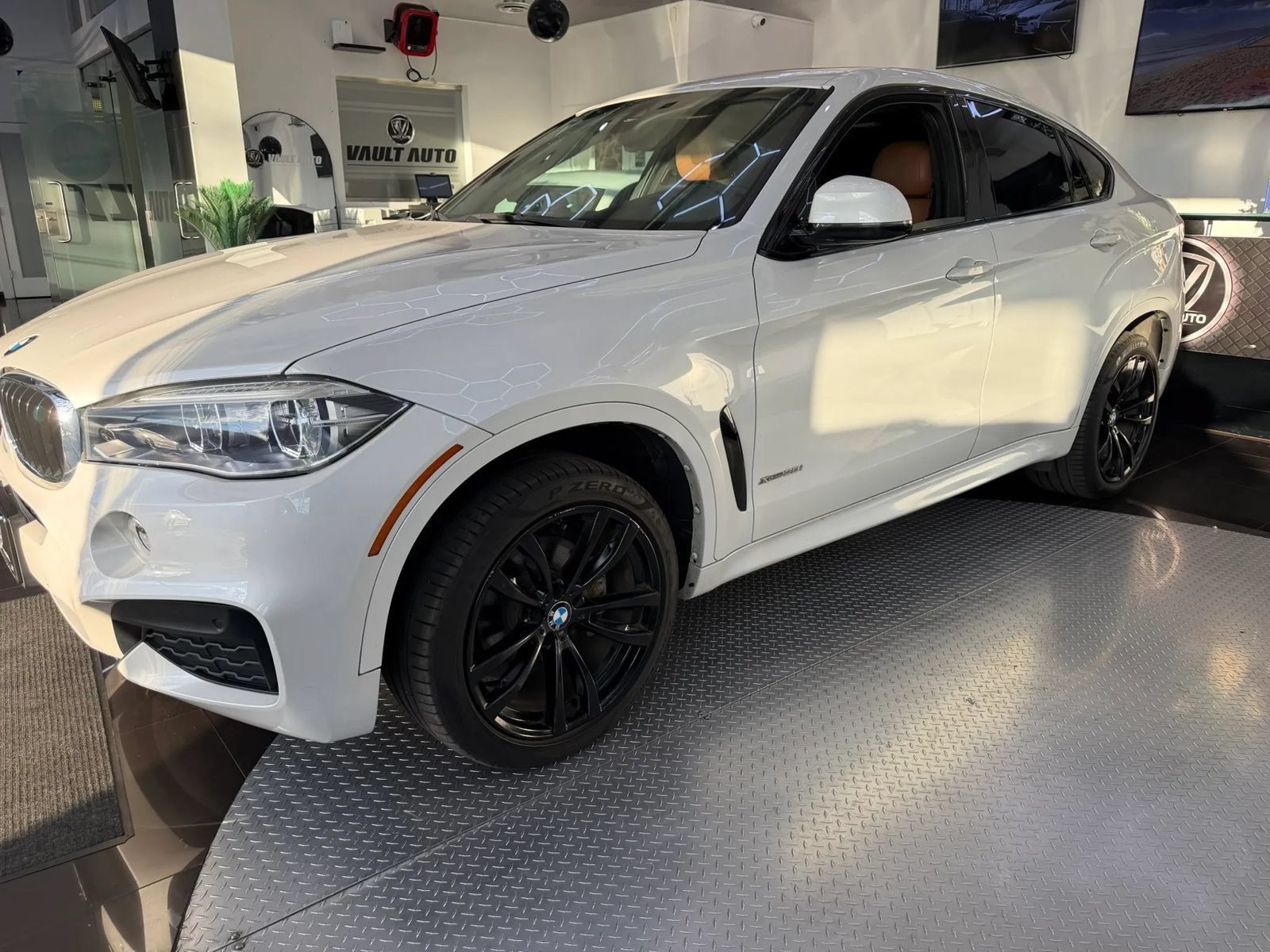 Used 2018 BMW X6 xDrive35i AWD/4WD image 2