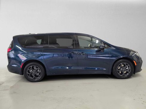 Used 2022 Chrysler Pacifica Touring-L w/ S Appearance Package FWD image 6