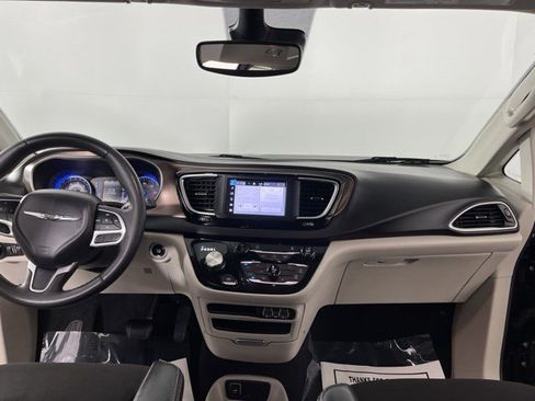 Used 2023 Chrysler Voyager LX FWD image 33
