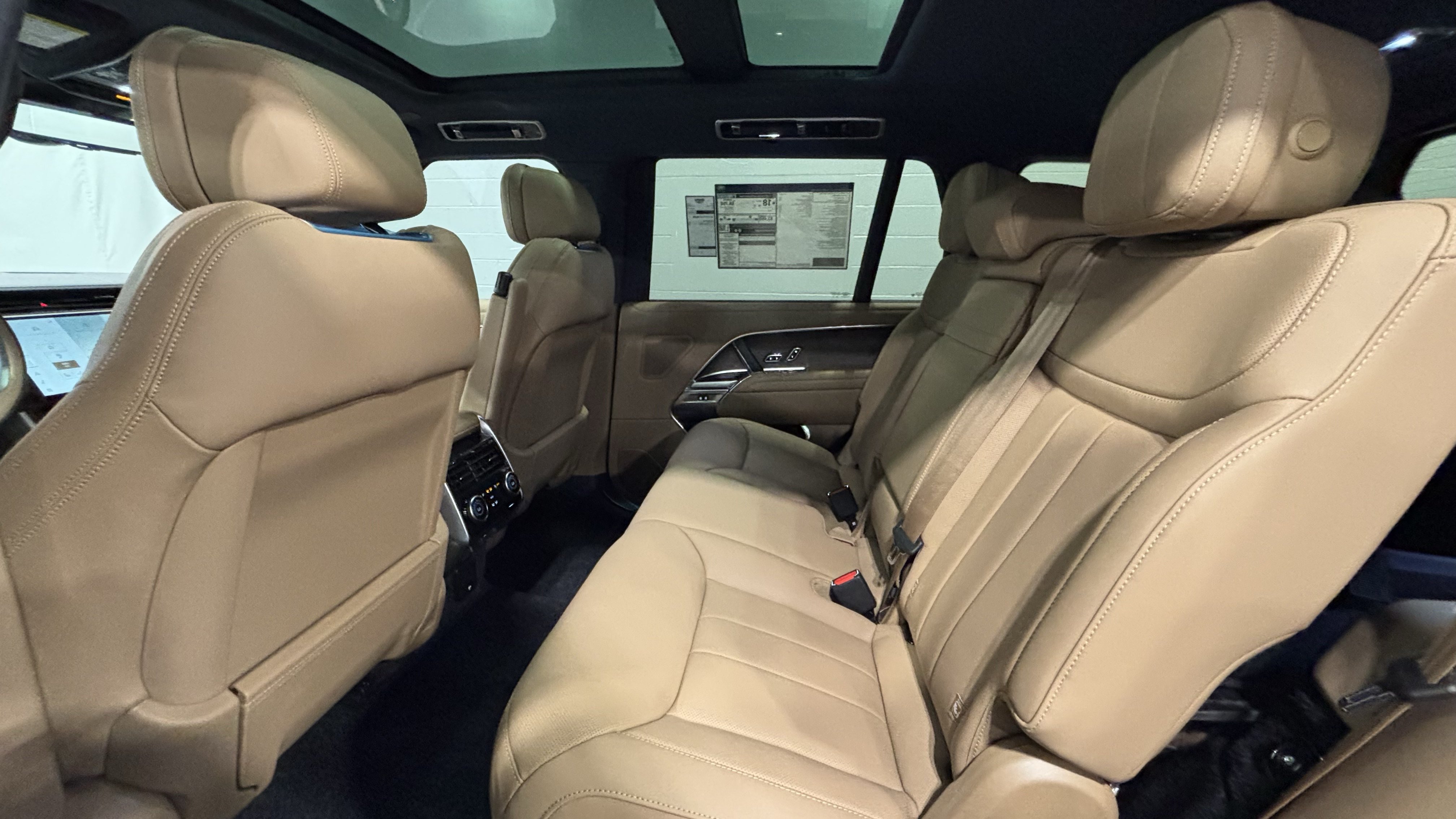 New 2026 Land Rover Range Rover Long Wheelbase SE AWD/4WD image 6