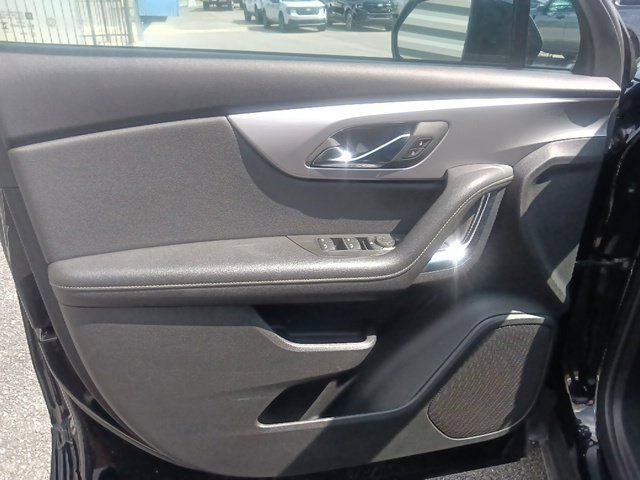Used 2025 Chevrolet Blazer LT AWD/4WD image 11
