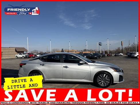 Used 2023 Nissan Altima 2.5 SV image 4